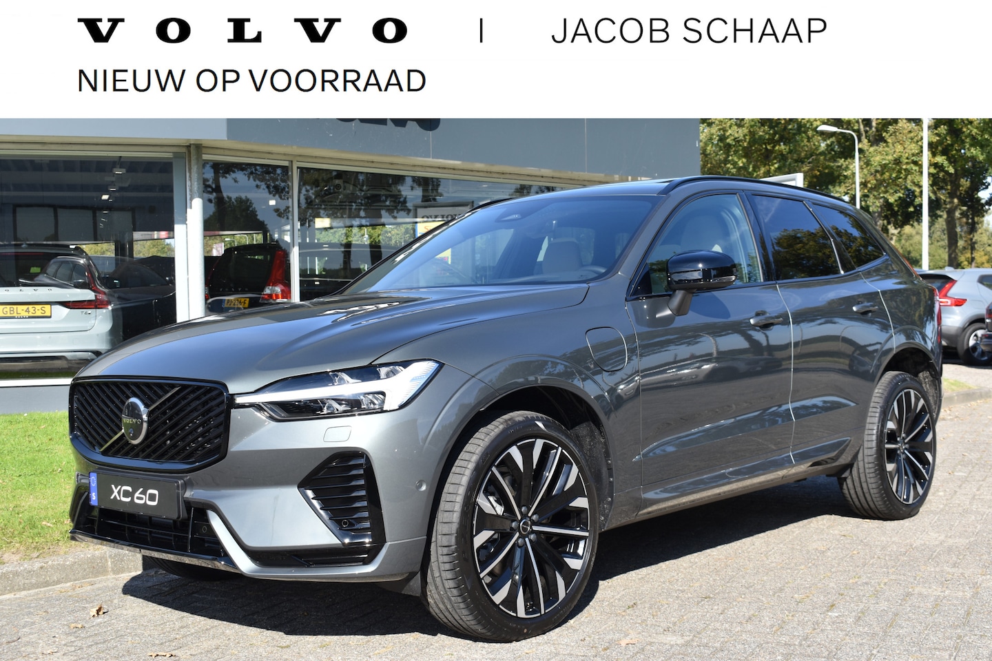 Volvo XC60 - T6 350PK Plug-in hybrid AWD Ultra Dark Nieuw | Luchtvering | 21"LMV | 360 camera | Panodak - AutoWereld.nl
