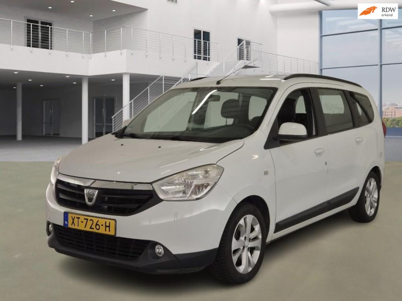 Dacia Lodgy - 1.2 TCe Prestige 7pers|navi|psensor|stoelverw|trekhaak|cruise|airco - AutoWereld.nl