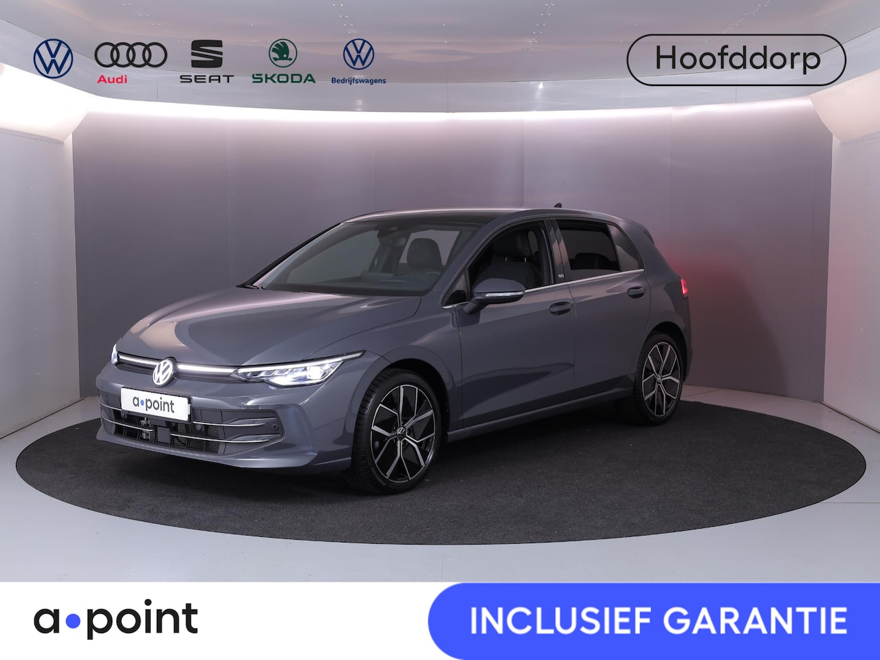Volkswagen Golf - 1.5 eTSI 50 Jahre Edition 150 pk Automaat (DSG) | Navigatie | Panoramadak | Parkeersensore - AutoWereld.nl