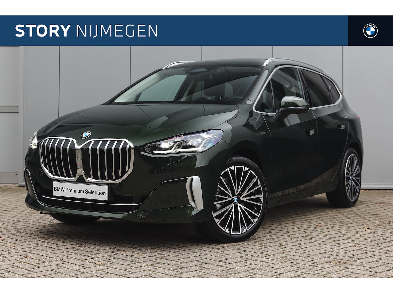 BMW 2-serie Active Tourer - 220i Luxury Line Automaat / Panoramadak / Trekhaak / Sportstoelen / Achteruitrijcamera / / - AutoWereld.nl