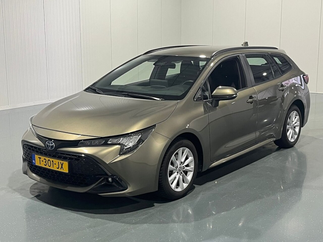 Toyota Corolla Touring Sports - 1.8 Hybrid 122pk CVT Active - AutoWereld.nl