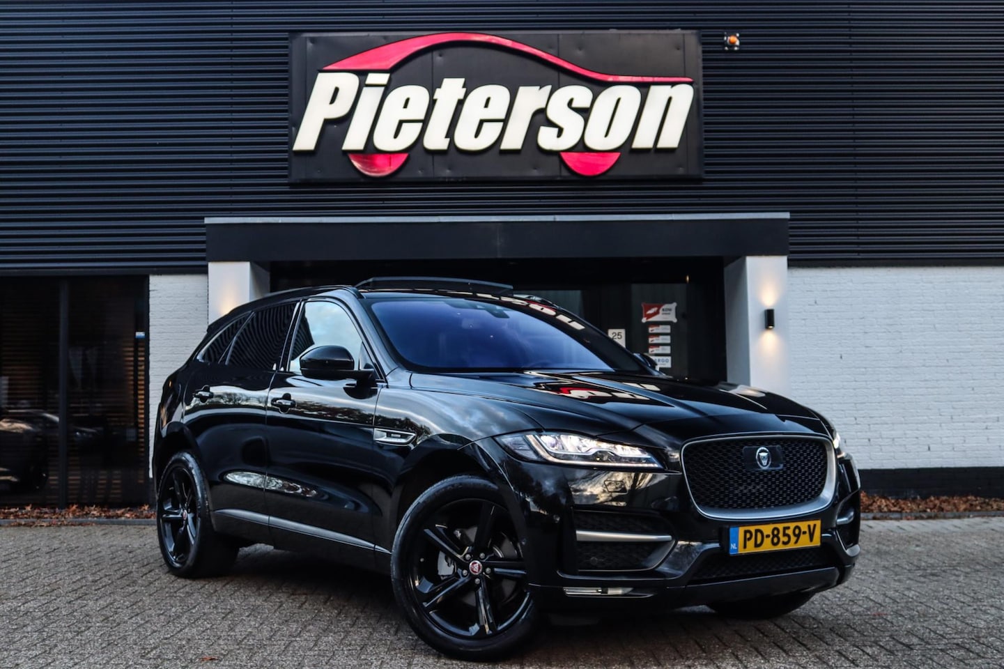 Jaguar F-Pace - 2.0 R-Sport AWD PANO VIRTUAL MERIDIAN HUD ACC - AutoWereld.nl