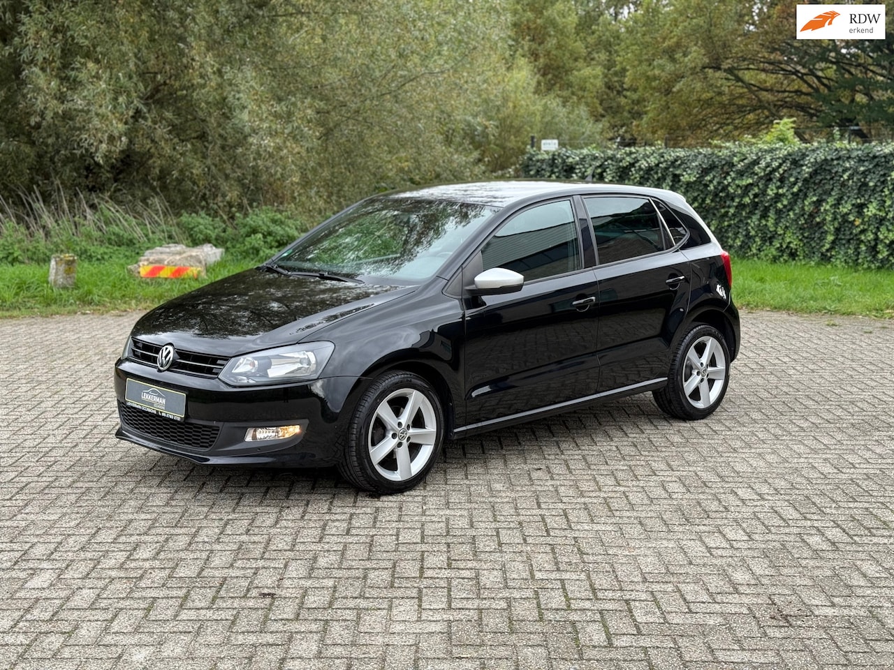 Volkswagen Polo - 1.2 TSI BLACK EDITION I PDC I CRUISE I ZWARTE HEMEL I NWE APK - AutoWereld.nl