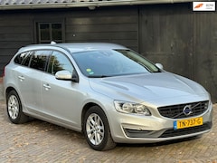 Volvo V60 - 2.0 D3 Momentum Navigatie/Parkeersensor/17ïnch lmv