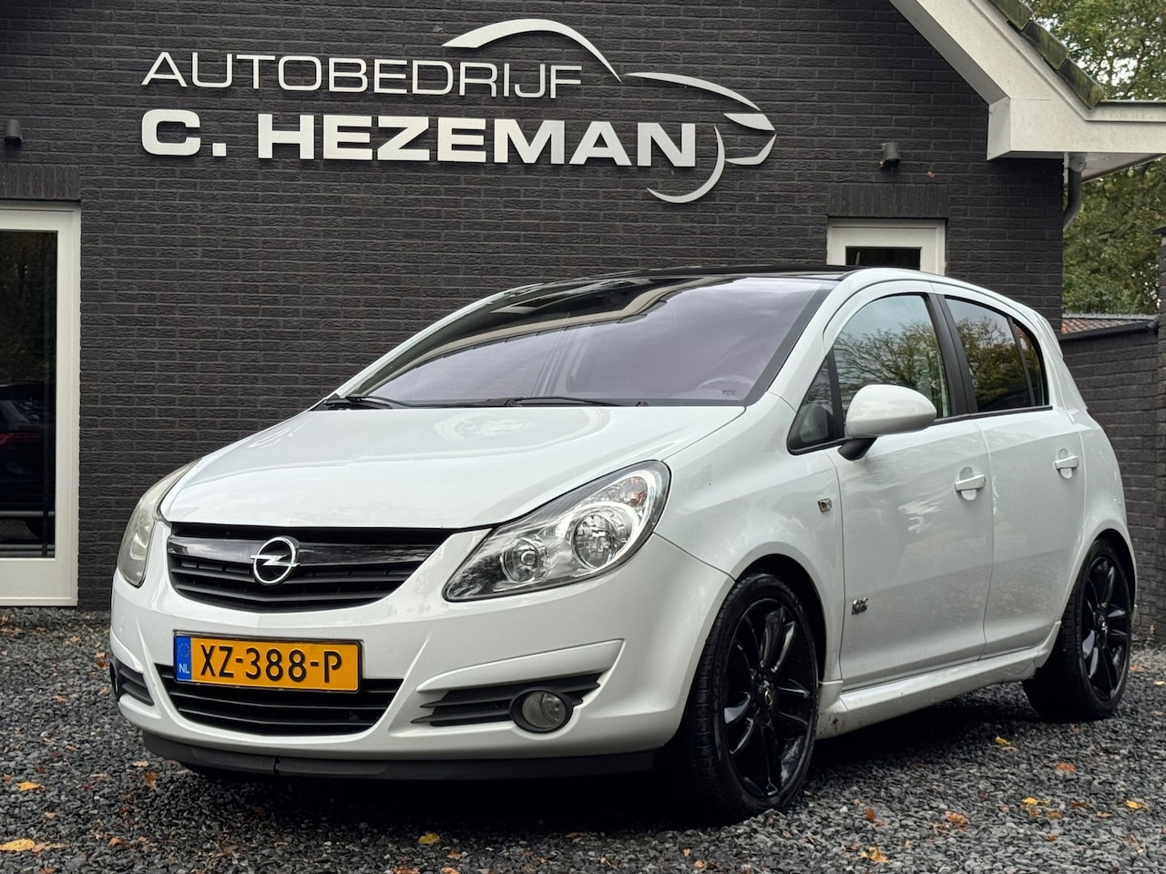 Opel Corsa - 1.4-16V Cosmo OPC Colour Line Stuur en Stoelverwarming Airco AUX Inruilkoopje - AutoWereld.nl