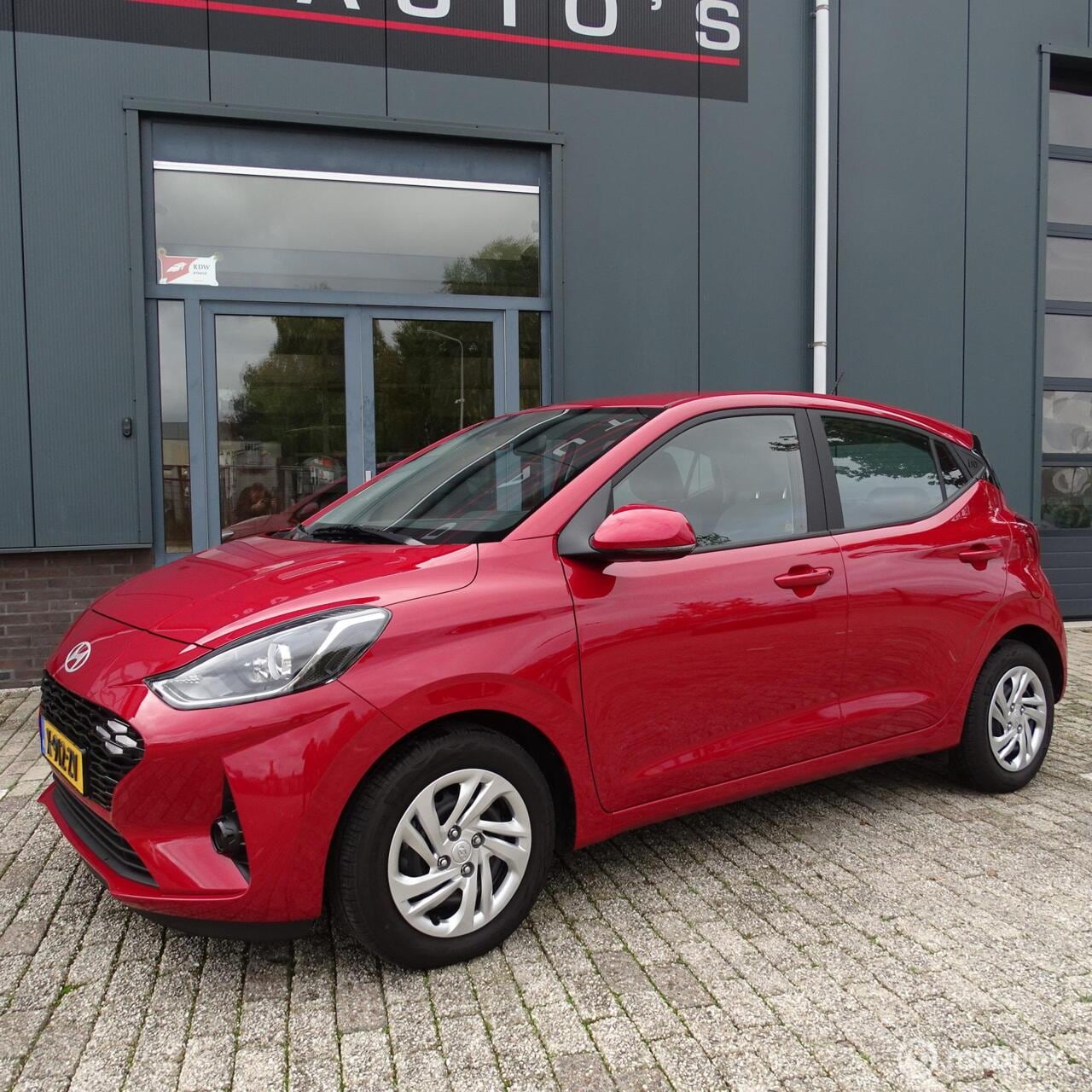Hyundai i10 - 1.0 Premium Lane assist/Carplay/Navi NIEUW 8000KM - AutoWereld.nl