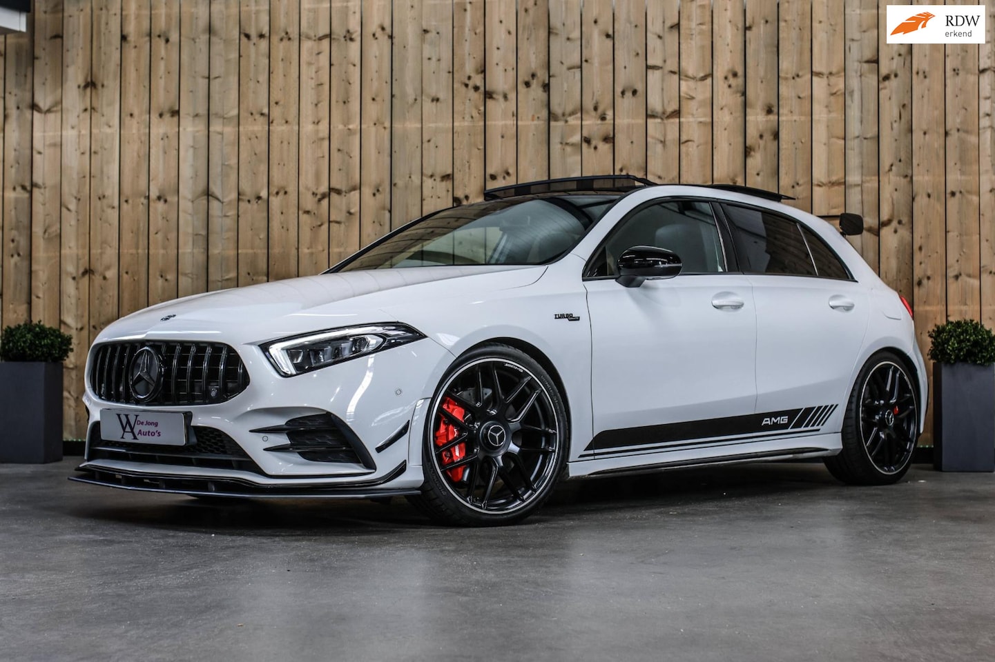 Mercedes-Benz A-klasse - AMG 35 4MATIC *Pano*Camera*Nw Kop & Turbo*Sfeerverlichting* - AutoWereld.nl