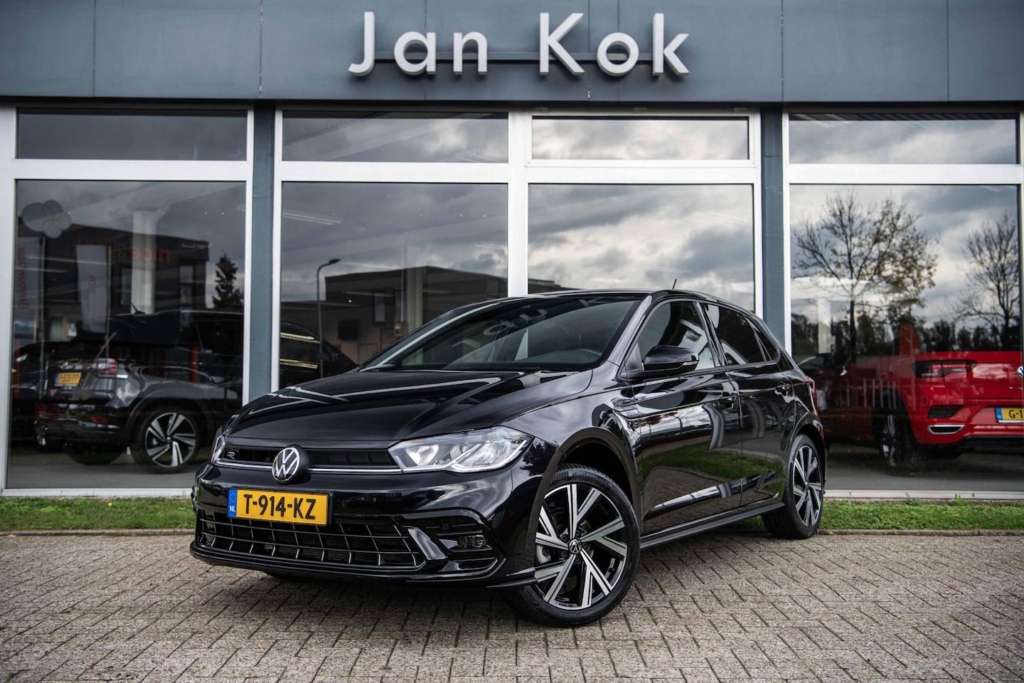 Volkswagen Polo - 1.0 TSi 95 pk R-Line | 2x R-Line | 17" Bergamo | LED - AutoWereld.nl