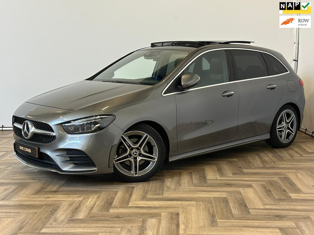 Mercedes-Benz B-klasse - 200 Business Solution AMG|NAP|PANO|DEALER ONDERHOUDEN - AutoWereld.nl