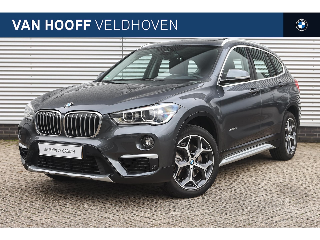 BMW X1 - xDrive20i High Executive xLine Automaat / Panoramadak / Trekhaak / Sportstoelen / Achterui - AutoWereld.nl
