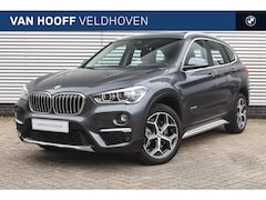 BMW X1 - xDrive20i High Executive xLine Automaat / Panoramadak / Trekhaak / Sportstoelen / Achterui