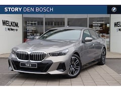 BMW 5-serie - 530e M Sport Automaat / Achteruitrijcamera / Adaptieve LED / Parking Assistant / Stoelverw
