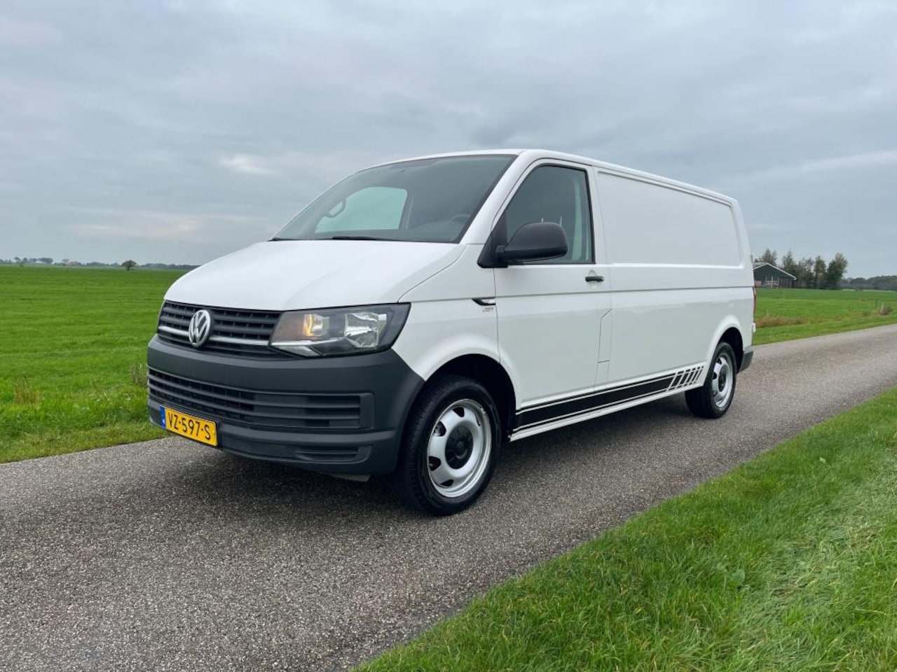 Volkswagen Transporter - 2.0 TDI L2H1 Comfortline 150 PK Airco cruise ! - AutoWereld.nl