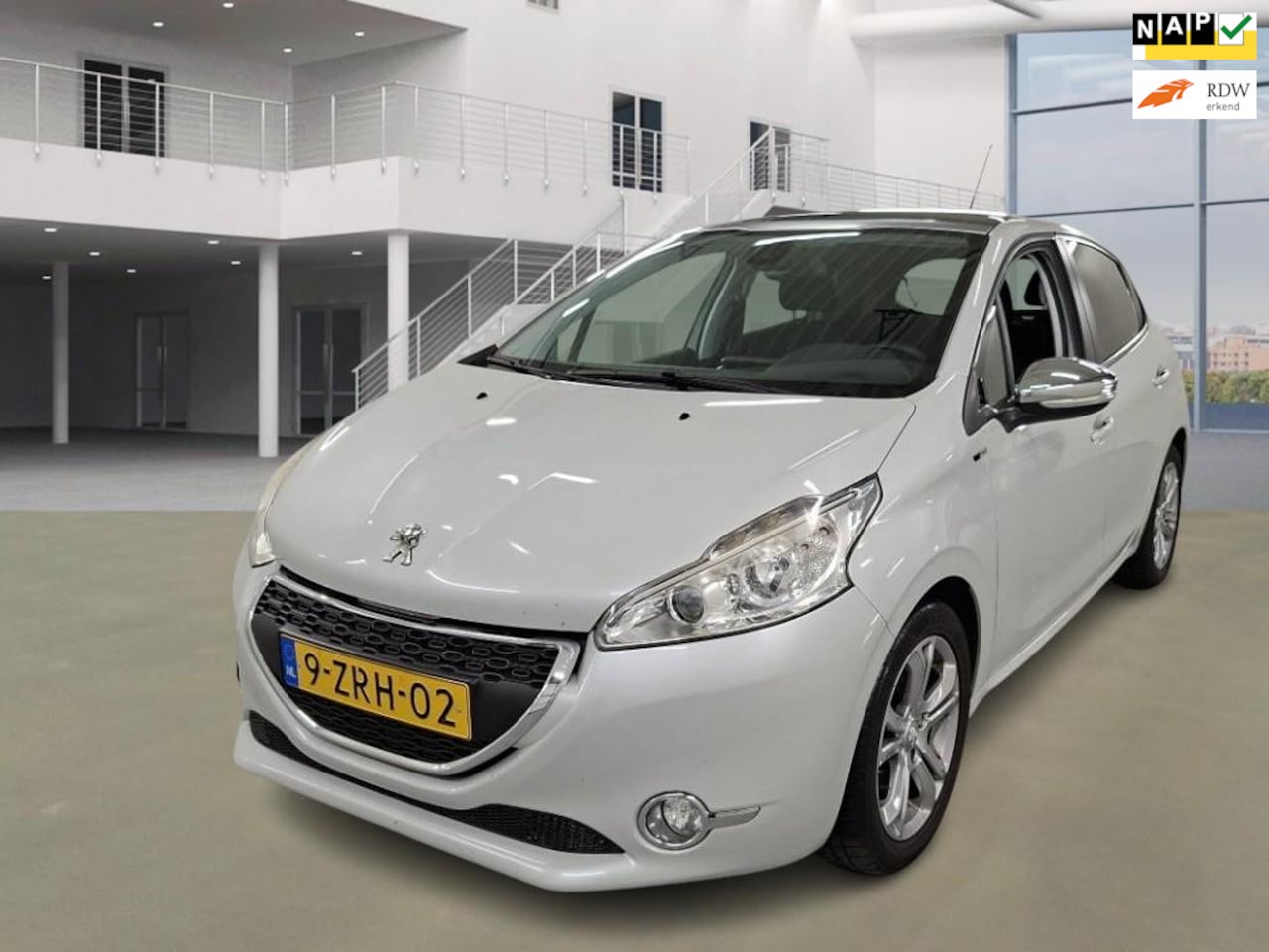 Peugeot 208 - 1.2 PureTech Style Pack Plus|pano|navi|psensor|cruise|airco - AutoWereld.nl