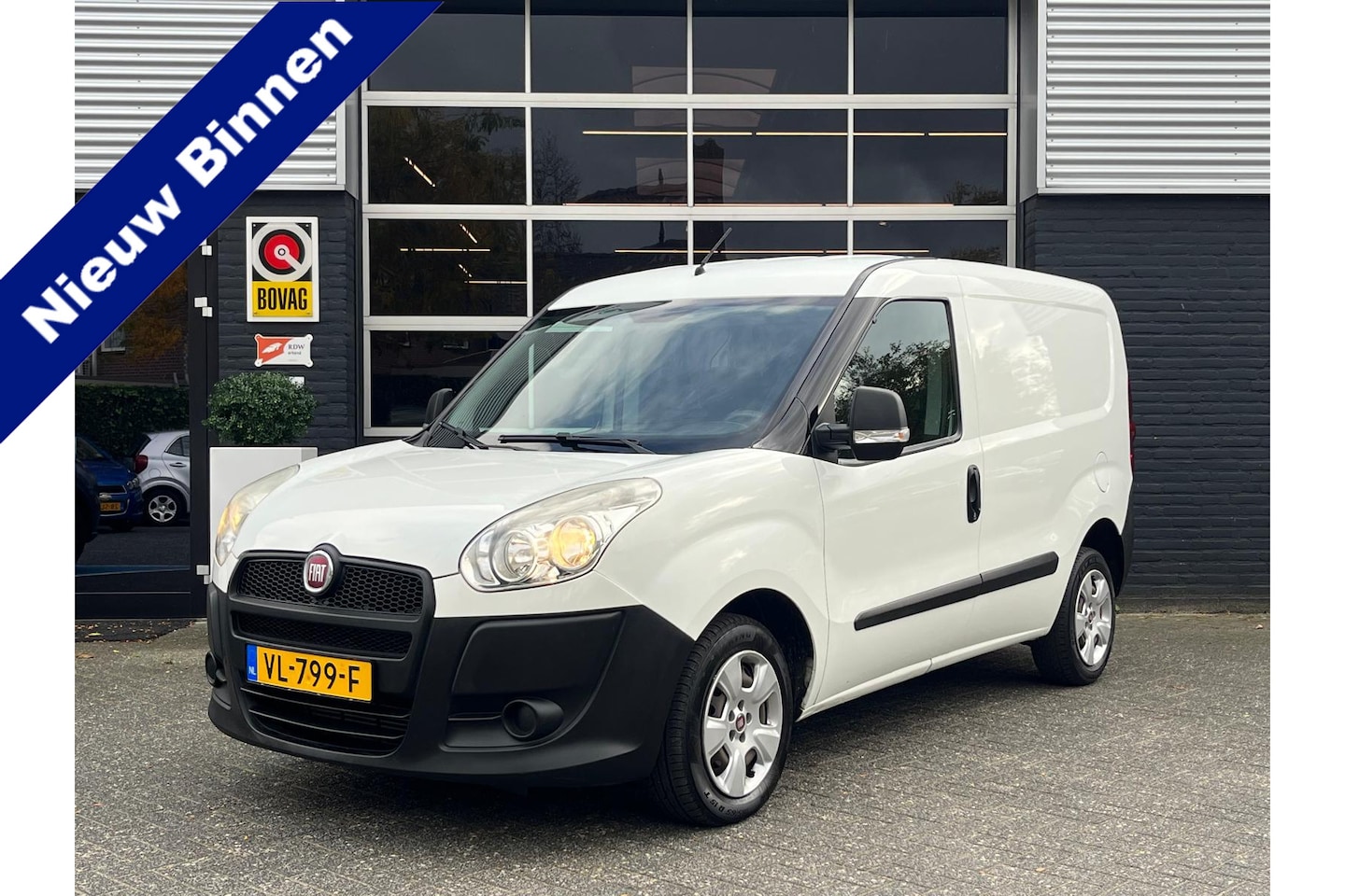 Fiat Doblò Cargo - 1.3 MultiJet Actual 1.3 MultiJet Actual, Airco, Bluetooth, Trekhaak, Radio, NAP - AutoWereld.nl