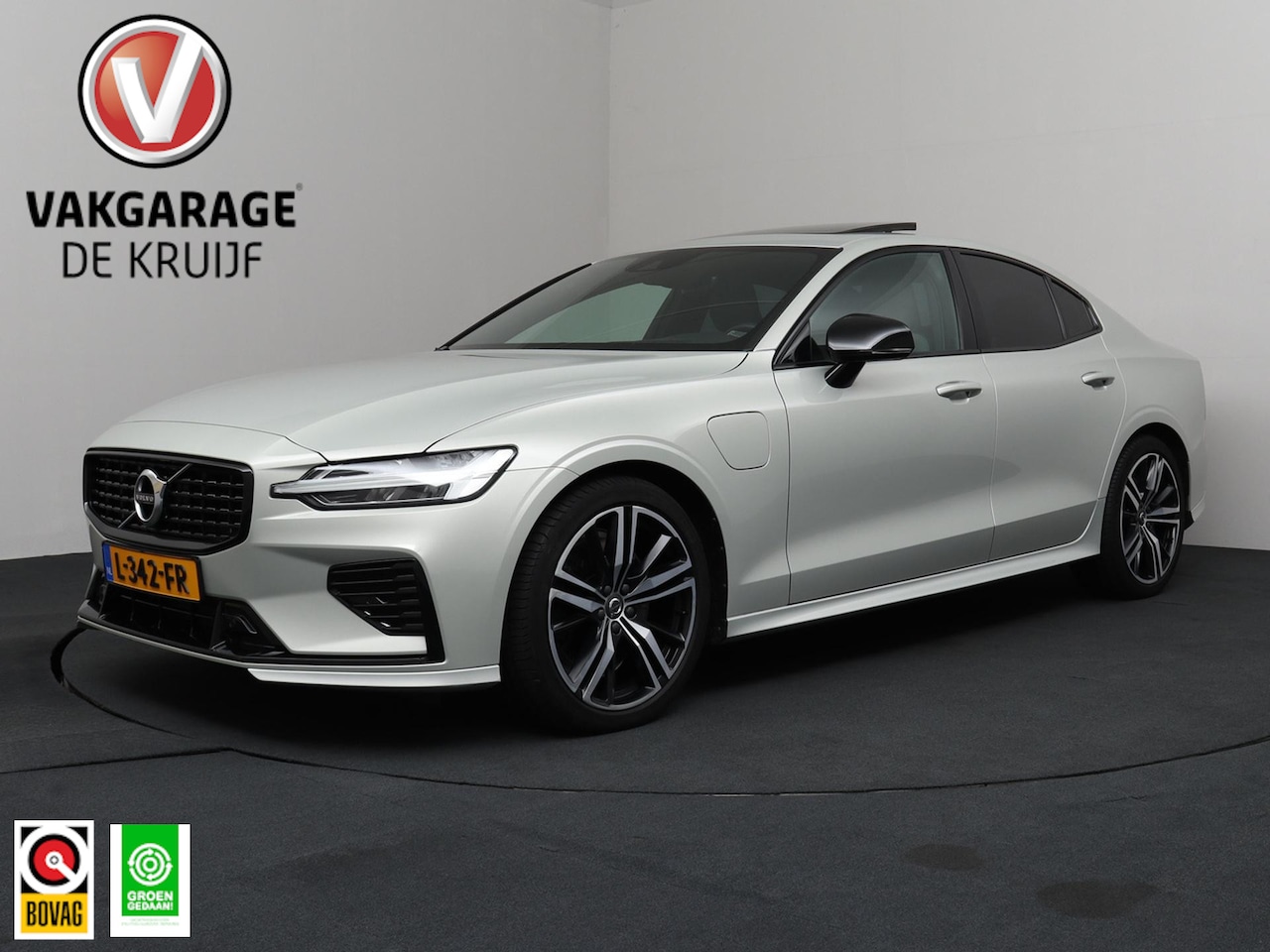 Volvo S60 - 2.0 T6 AWD Twin Engine R-Design | ACC | Head-up Display | Elektrisch Panoramadak! - AutoWereld.nl