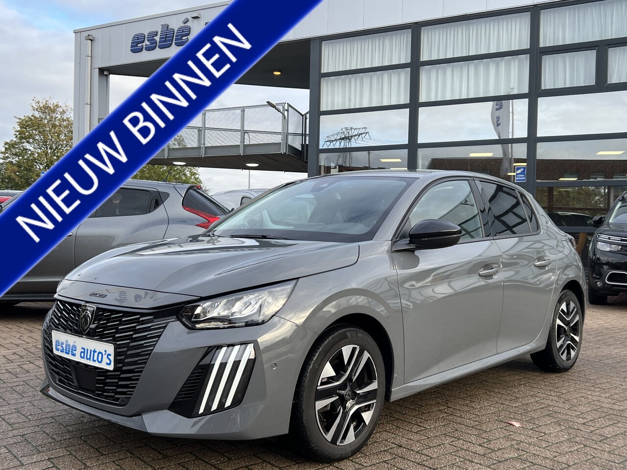 Peugeot 208 - 1.2 100 pk Allure Navigaite* Carplay Camera Lichtmetalen Velgen Stoelverwarming Clima + Cr - AutoWereld.nl