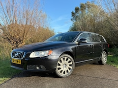 Volvo V70 - 1.6 T4 Limited Edition Automaat / Leder / Navi / 17" Velgen / Clima / Stoelverwarming / Tr