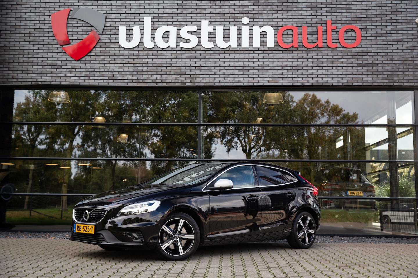 Volvo V40 - 2.0 T4 Business Sport Rdesign , Panoramadak, Trekhaak, - AutoWereld.nl