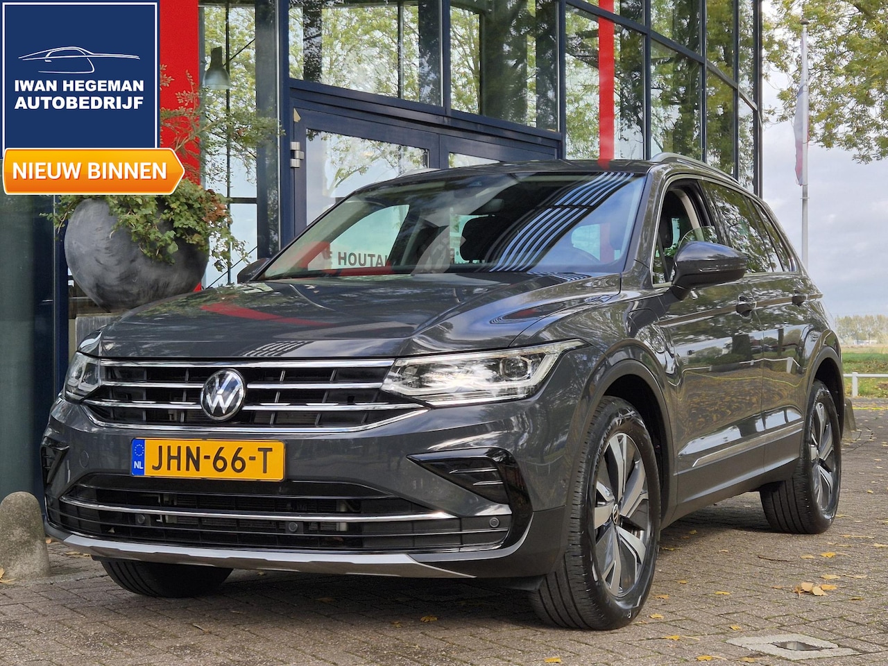 Volkswagen Tiguan - 1.4 TSI eHybrid | Digitaal dashboard | Navigatie | LM Velgen | Parkeersensoren + Camera - AutoWereld.nl