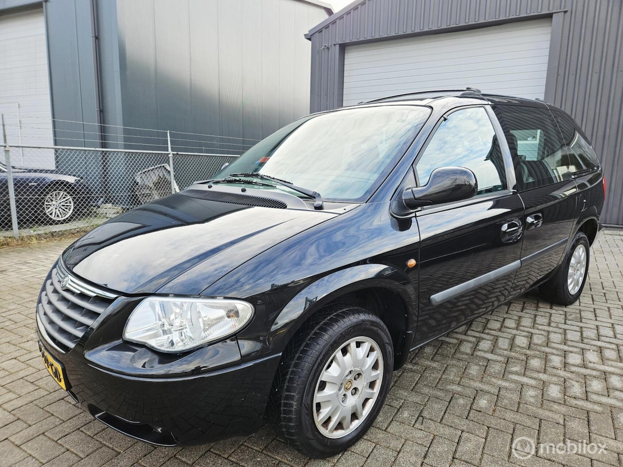Chrysler Voyager - 3.3i V6 LX AUTOMAAT AIRCO APK 10/2026 - AutoWereld.nl