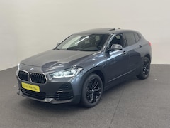 BMW X2 - xDrive25e High Executive Sportline Panoramadak Groot Navi carplay/android Sportstoelen sto