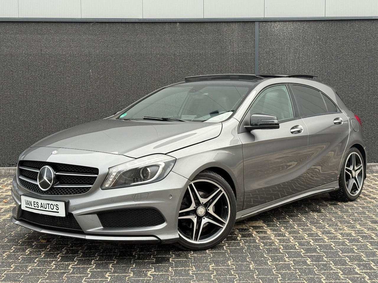 Mercedes-Benz A-klasse - 180 AMG NIGHT 1e Eig. PANO|HARMANKARDON - AutoWereld.nl