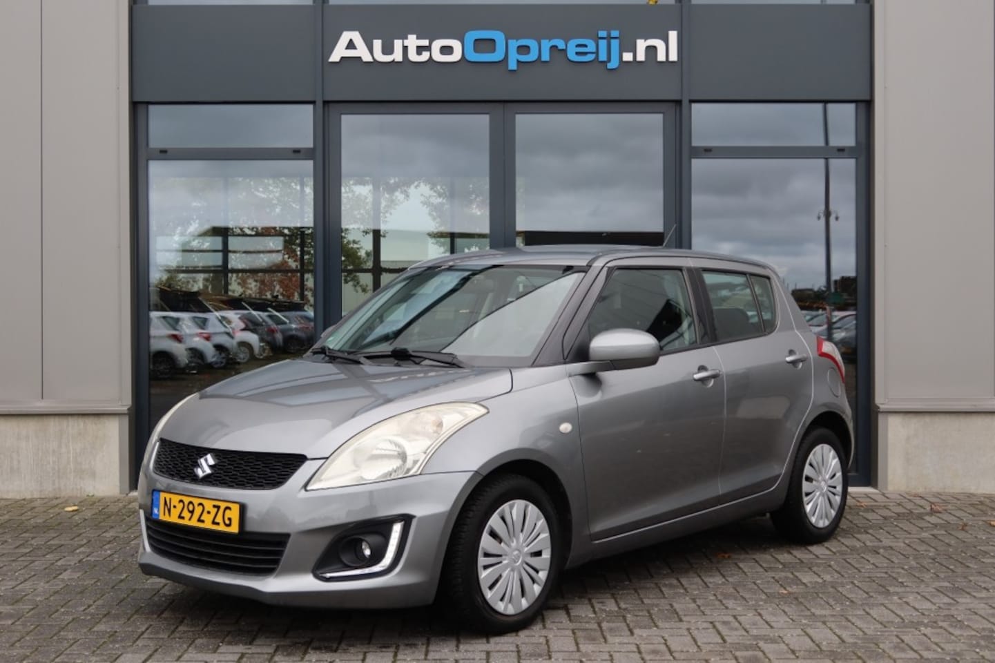 Suzuki Swift - 1.2 Dynamic AUTOMAAT 5drs. Airco, Stoelverwarming - AutoWereld.nl