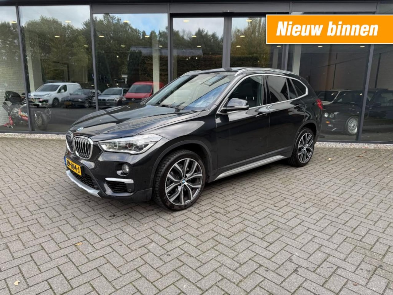 BMW X1 - sDrive20i 192pk High Exe,Pano,LED,Sportleer,HUD,NaviPro,Stoelverw,Clima,Cruise,Camera - AutoWereld.nl