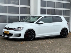 Volkswagen Golf - 2.0 TSI GTI AUT. Xenon Navi Maxton Stoelverw