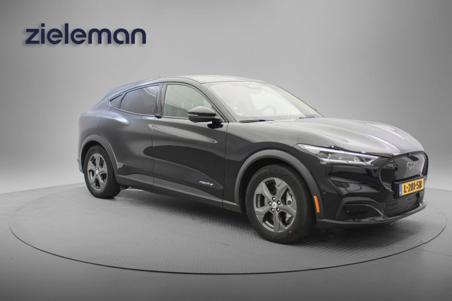 Ford Mustang Mach-E - RWD 75 KWH - Carplay, Panorama, Leer, Camera, Stoelverw. - AutoWereld.nl