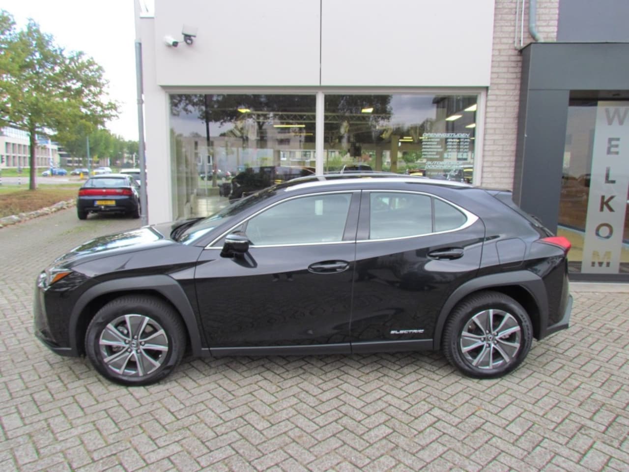 Lexus UX - 300e 54 kWh Business NL-Auto 28.000KM All Season - AutoWereld.nl