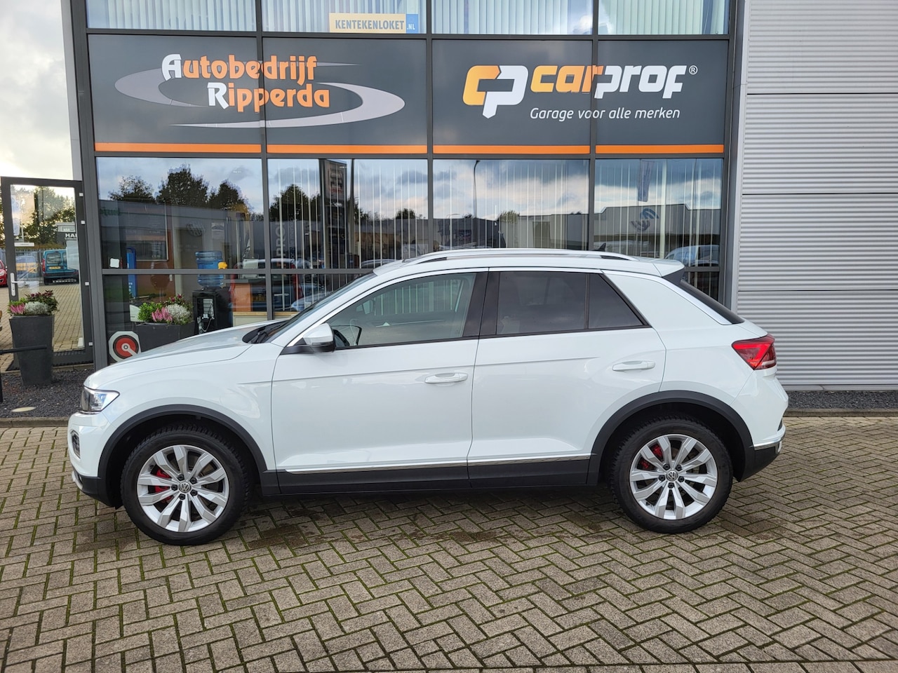 Volkswagen T-Roc - 1.5 TSI Sport Business R 1.5 TSI Sport Business R - AutoWereld.nl