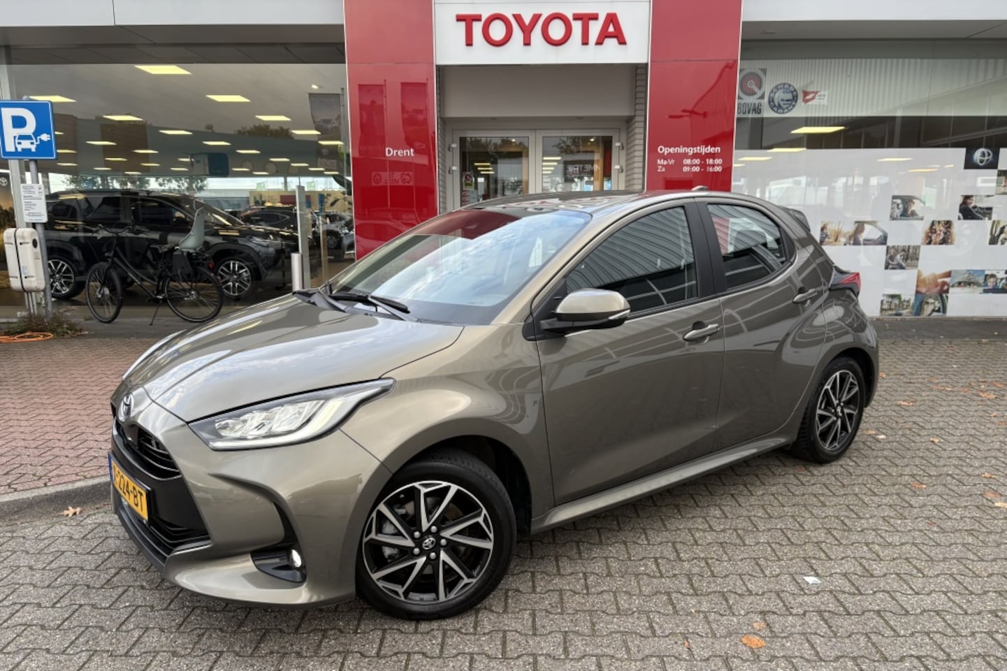 Toyota Yaris - 1.5 Hybrid Dynamic limited | All season | Climate control | - AutoWereld.nl