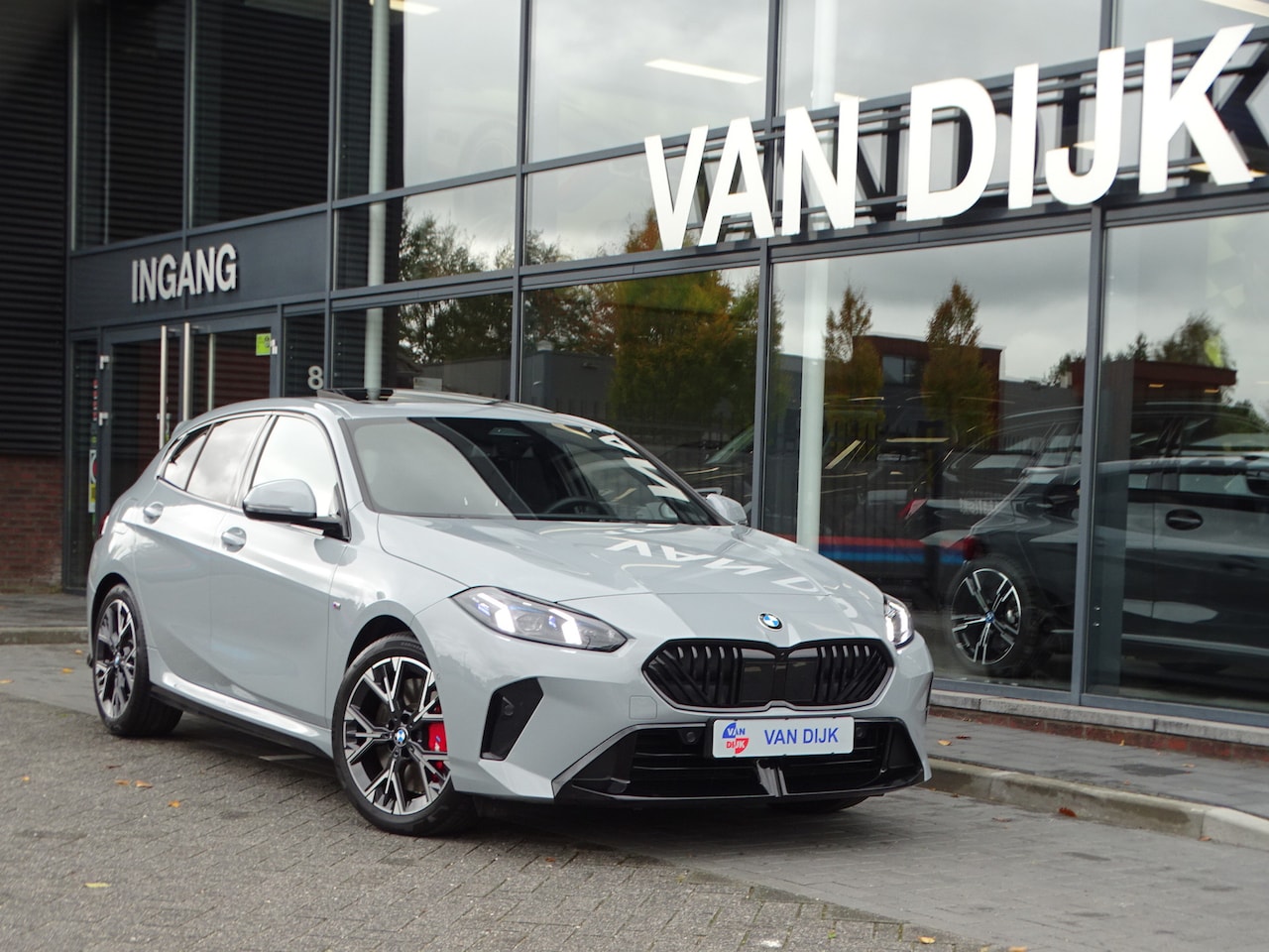 BMW 1-serie - 120 M Sportpakket Pro. Afn.Trekhaak Pano.Dak Drive ass. Parkeer Hulp Premium Pack Ada.Led - AutoWereld.nl