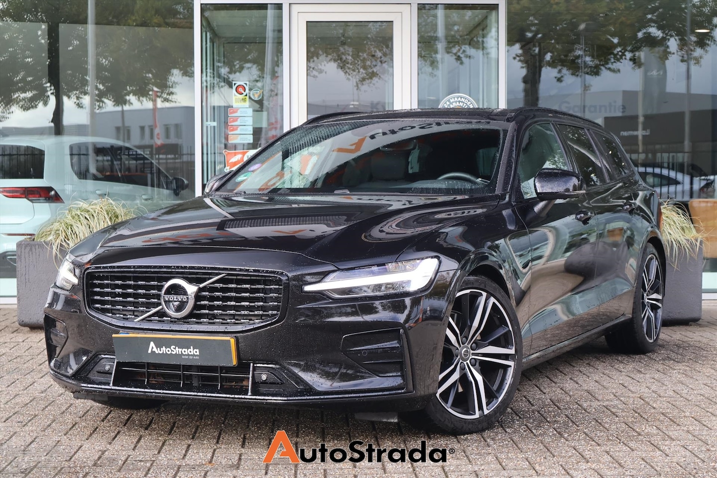 Volvo V60 - B3 R-Design 163pk Geartronic | Camera | ACC | Stoelverwarming | Climate | Carplay | Memory - AutoWereld.nl