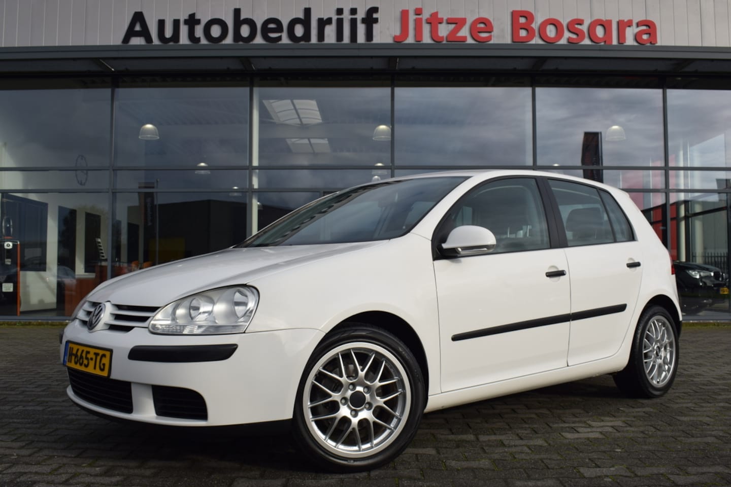 Volkswagen Golf - 1.6 FSi Automaat Comfortline ECC | 17 Inch LMV | Originele Audio | Isofix - AutoWereld.nl