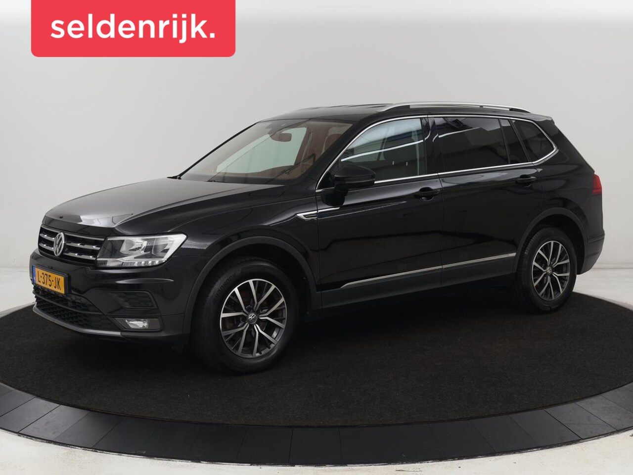 Volkswagen Tiguan Allspace - 1.5 TSI Comfortline 7-persoons | 1e eigenaar | Trekhaak | Adaptive cruise | Keyless | Carp - AutoWereld.nl
