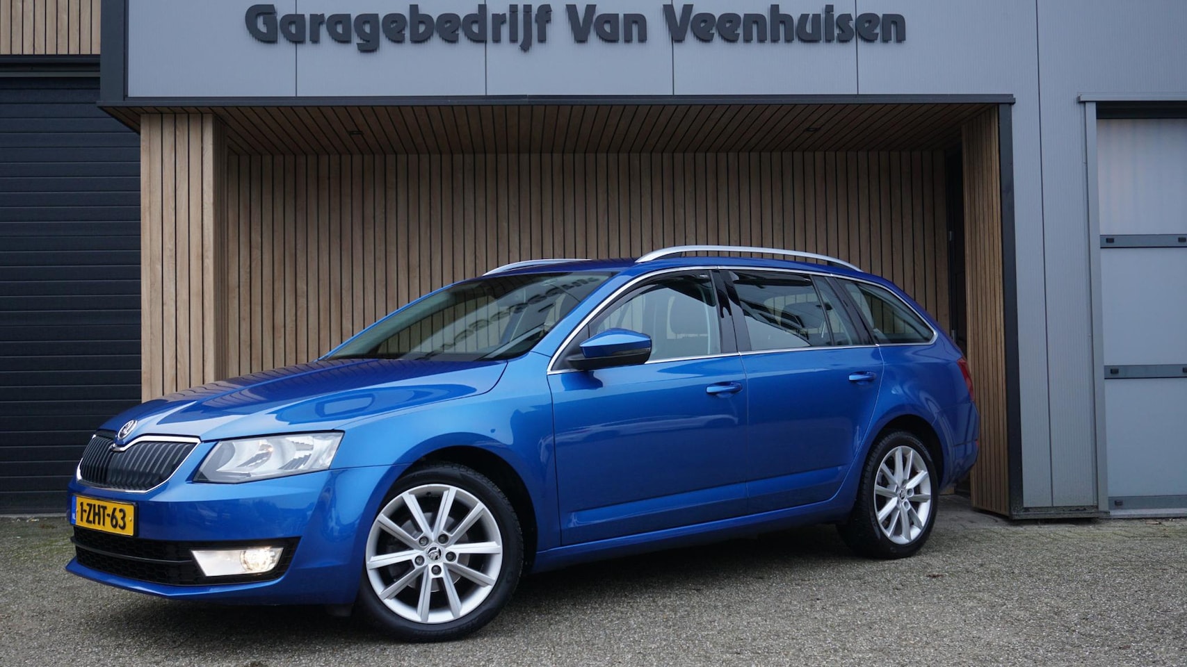 Skoda Octavia Combi - 1.2 TSI 105pk Ambition Businessline Navi Clima Stoelverwarming Trekhaak 17inch LM *Race Bl - AutoWereld.nl