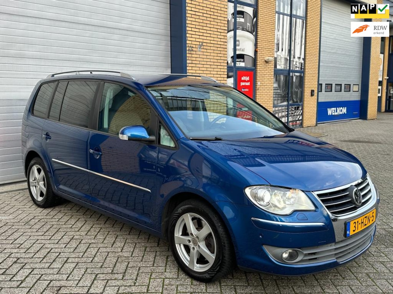 Volkswagen Touran - 1.4 TSI Highline 1.4 TSI Highline, climat control, pdc, apk, nap, trekhaak, automaat, portable tv, all seas - AutoWereld.nl