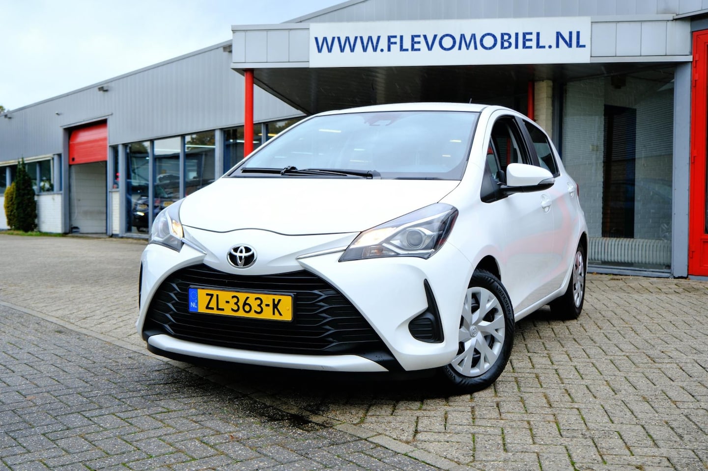 Toyota Yaris - 1.0 VVT-i Active 5-drs Navi|Cam|Clima - AutoWereld.nl