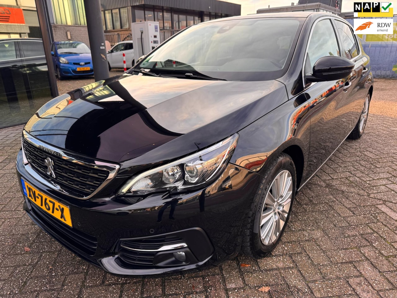 Peugeot 308 - 1.2 PureTech Blue Lease Premium / Pano'dak / Camera / LED / Trekhaak - AutoWereld.nl