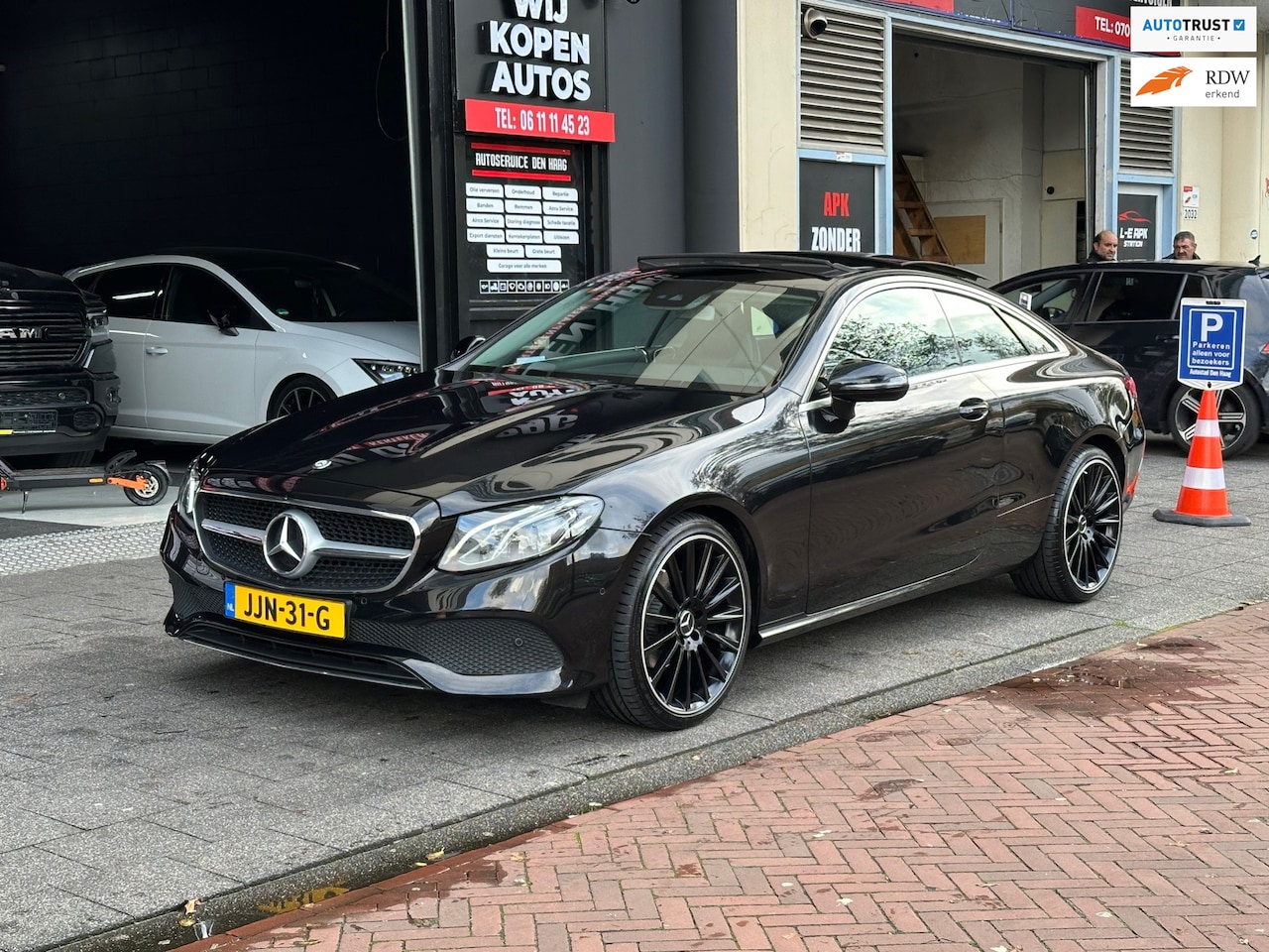 Mercedes-Benz E-klasse Coupé - 200 Aut Leer Navi Camera Pano - AutoWereld.nl
