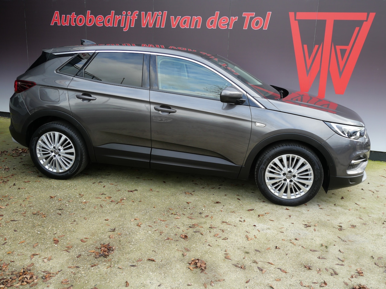 Opel Grandland X - 1.2 TURBO INNOVATION | AUTOMAAT | LEER | PANORAMA | TREKHAAK | ALL-IN!! - AutoWereld.nl