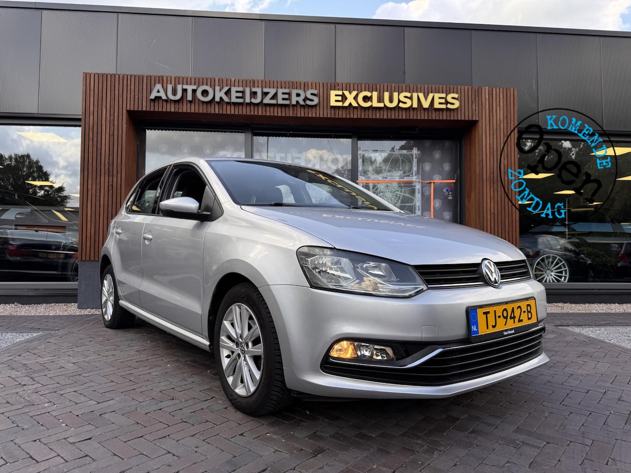 Volkswagen Polo - 1.2 TSI Comfortline Navi Mistlamp 15"L.M. Multimedia Airco - AutoWereld.nl