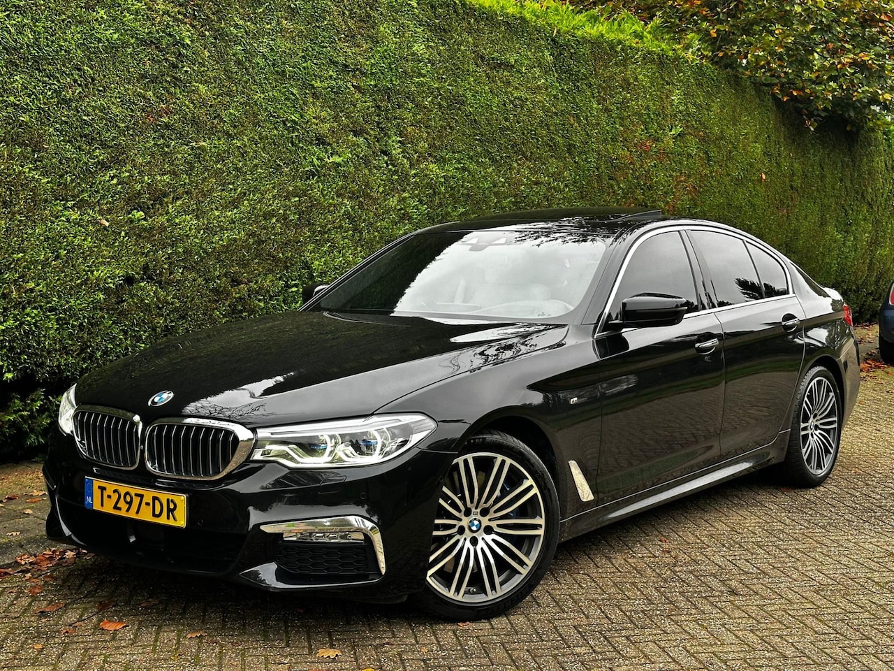 BMW 5-serie - 540i xDrive High Executive /SCHUIFDAK/CAMERA/ZEER NETJES!/ - AutoWereld.nl