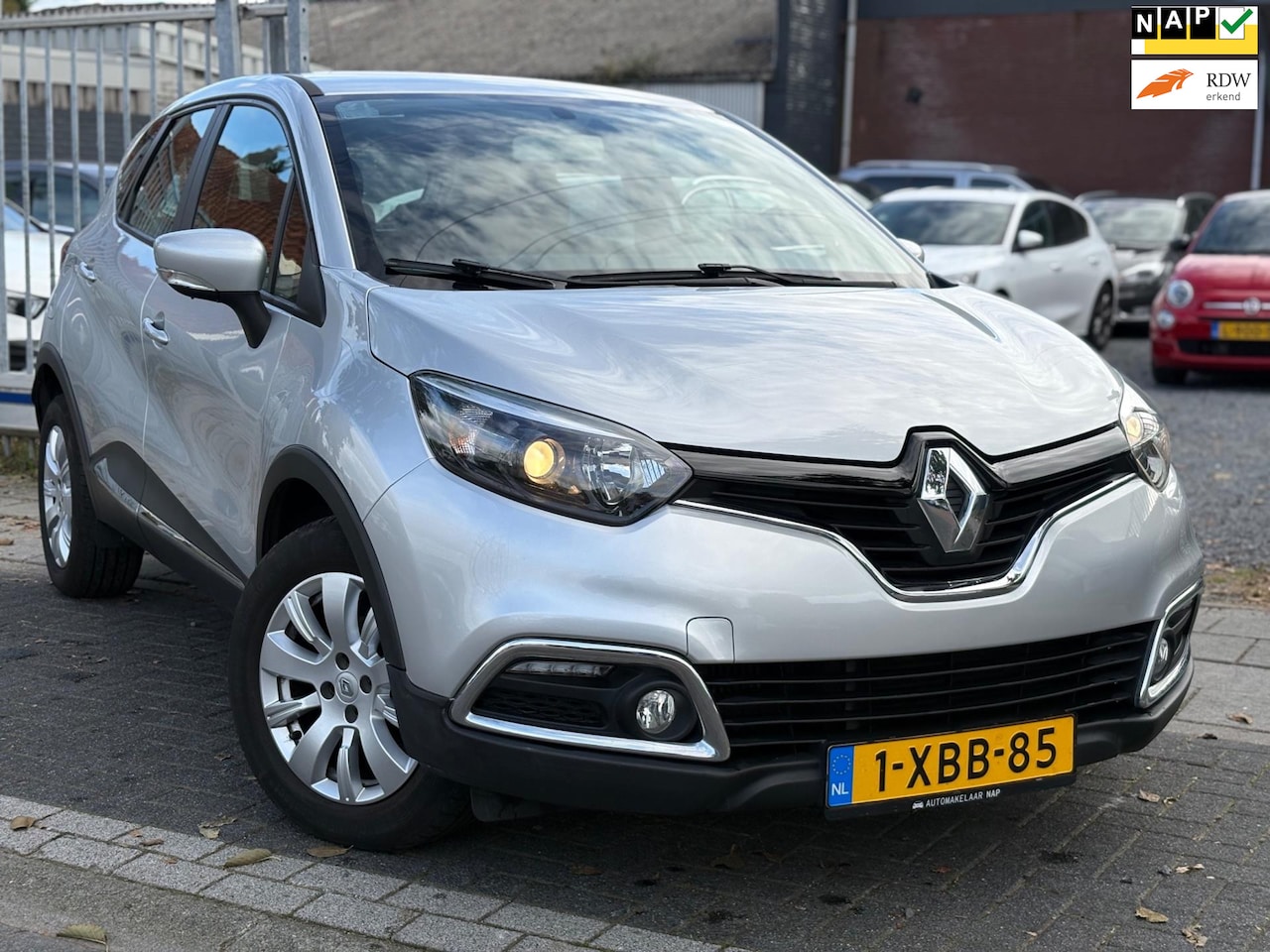 Renault Captur - 0.9 TCe Expression | Navigatie | LED | Parkeersensoren achter | Keyless entry | - AutoWereld.nl