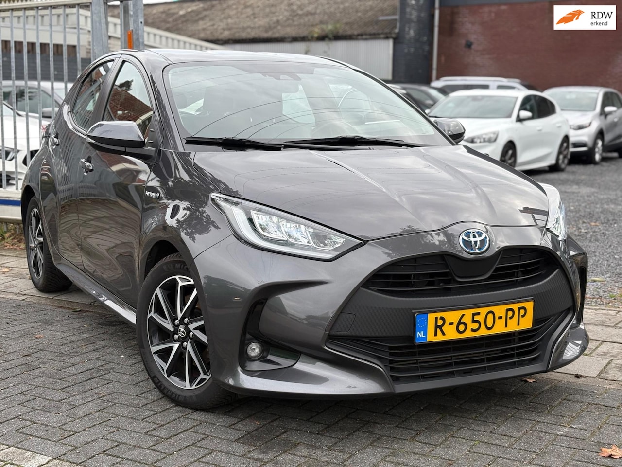 Toyota Yaris - 1.5 Hybrid Dynamic| Apple CarPlay | Stoelverwarming | A.Camera | LED | - AutoWereld.nl
