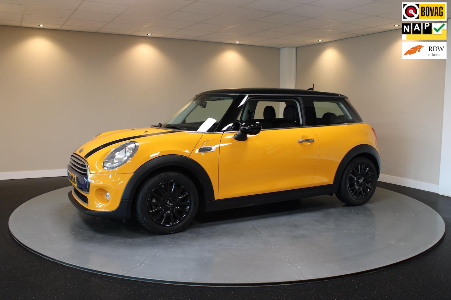 MINI Cooper - Mini 1.5 Business *Top onderhouden!* Navi|Cruise|Racing-stripes - AutoWereld.nl