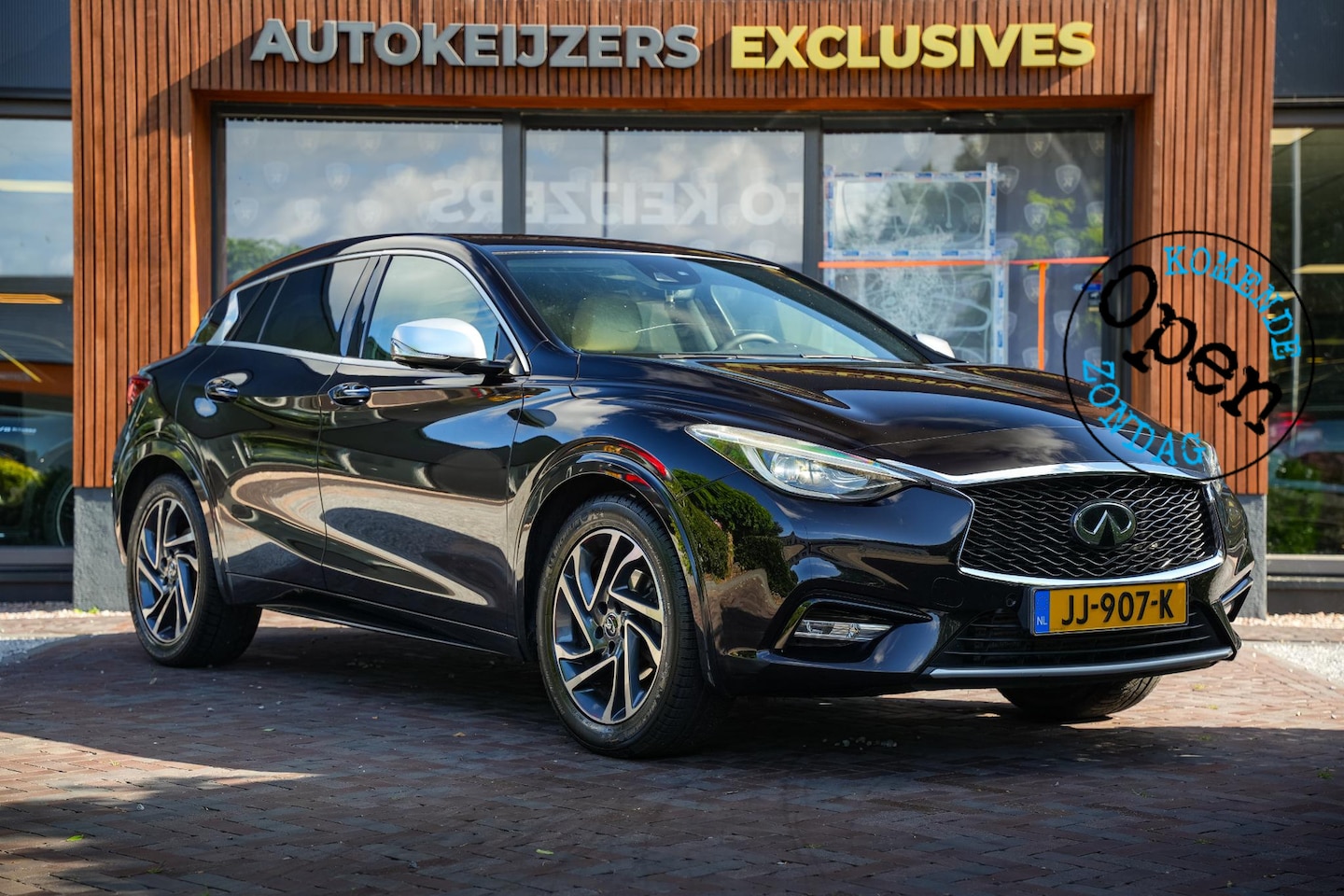 Infiniti Q30 - 1.6t Premium Tech Gallery White Cruise Clima Bose Leer Memory - AutoWereld.nl